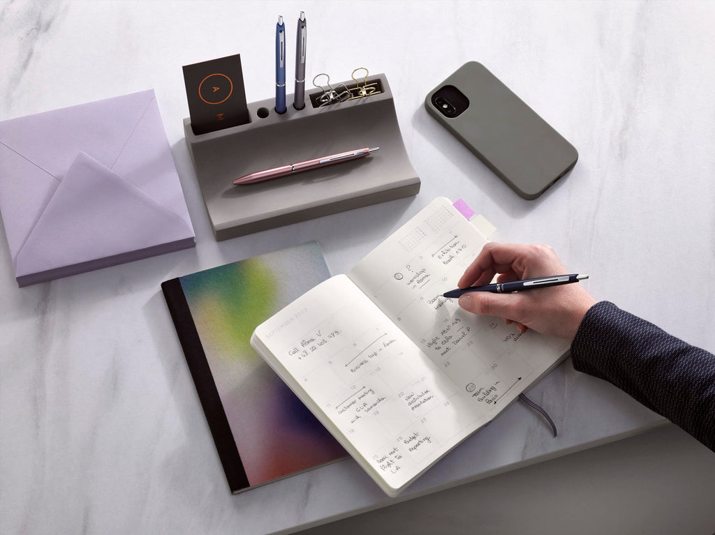 PILOT Bolígrafo premium Acro 1000 en Caja Regalo Plata - Tinta muy suave para una fluidez de escritura inigualable - Bolígrafo recargable y retráctil - Tinta negra - Punta Media